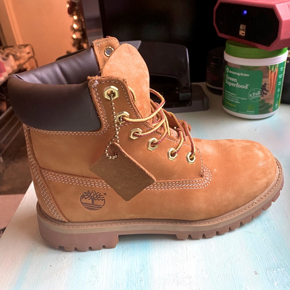 Women’s/kids 6-in Classic Timberlands